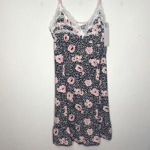 Marilyn Monroe Lingerie/Sleepwear